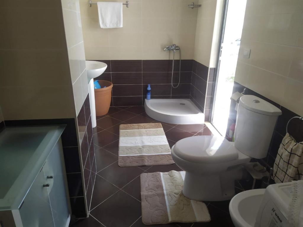 Saranda Sea View Family Apartment - Image 8