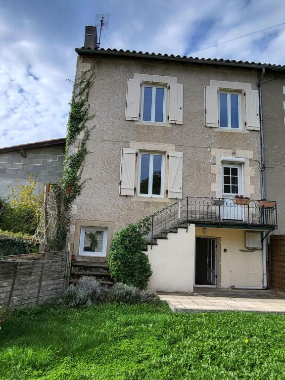 Robins Nest, SaintLaurentdeCéris Updated 2023 Prices