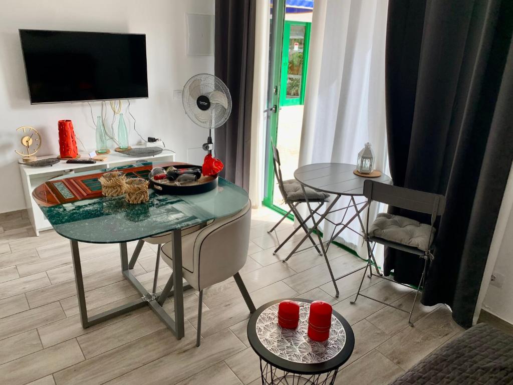 TV a/nebo společenská místnost v ubytování Las Dunas de Maspalomas y el Mar a un paso