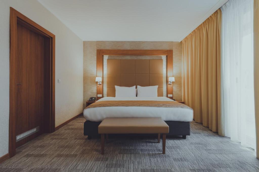 Postel nebo postele na pokoji v ubytování Holiday Inn Skopje by IHG