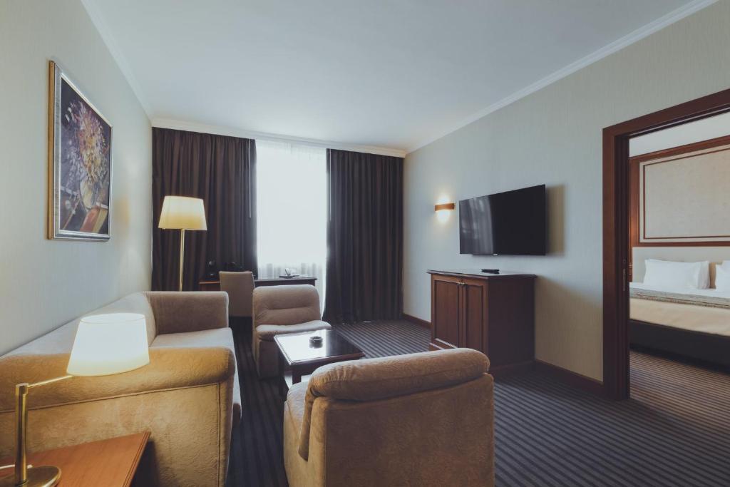 TV a/nebo společenská místnost v ubytování Holiday Inn Skopje by IHG
