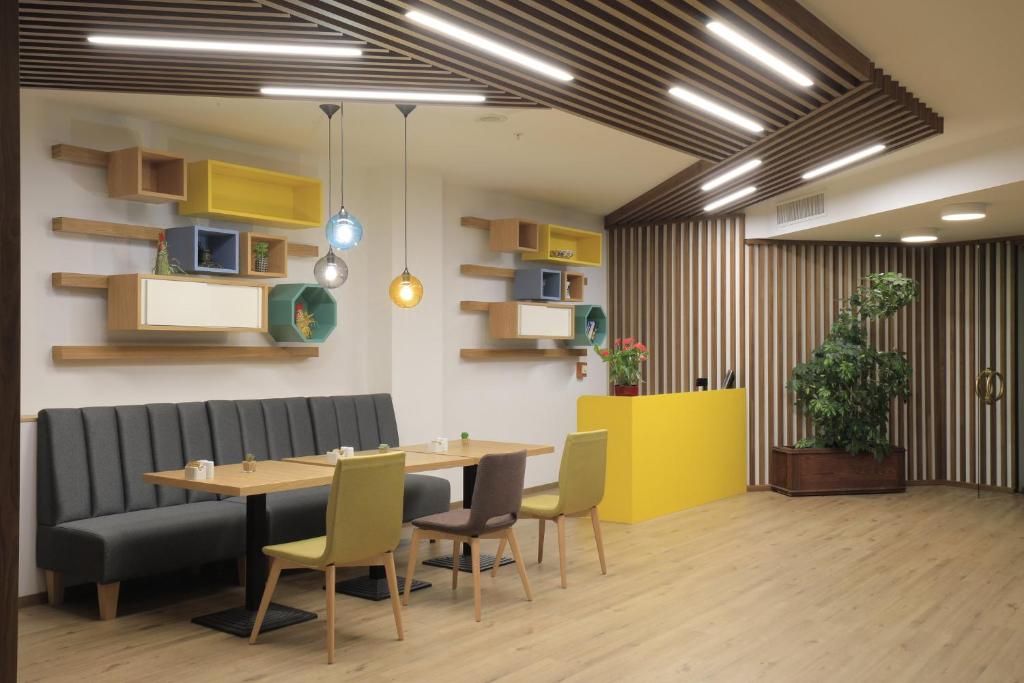 Posezení v ubytování Holiday Inn Skopje by IHG