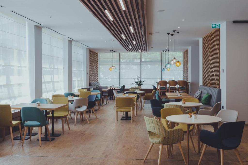 Posezení v ubytování Holiday Inn Skopje by IHG