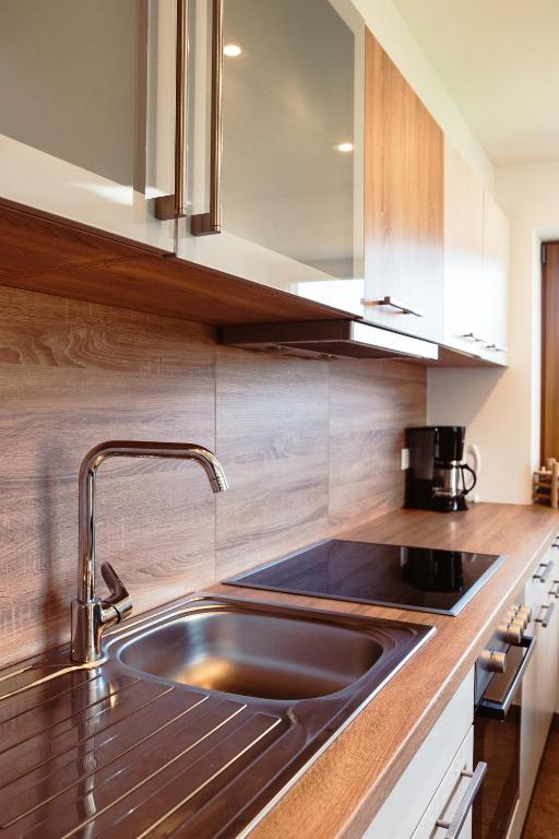 A kitchen or kitchenette at Haus Scheuerer