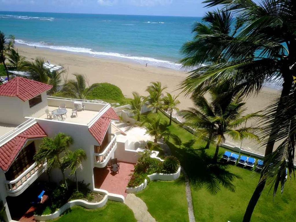 una vista aérea de una casa y de la playa en CABARETE BEACH HOUSES the NANNY ESTATES en Cabarete