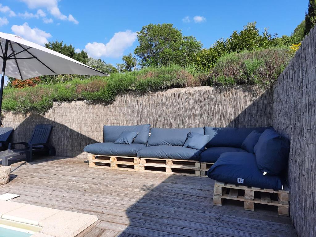 Vonkajšia záhrada v ubytovaní Gîte du Petit Olivier - 2 à 4 pers -1 chb