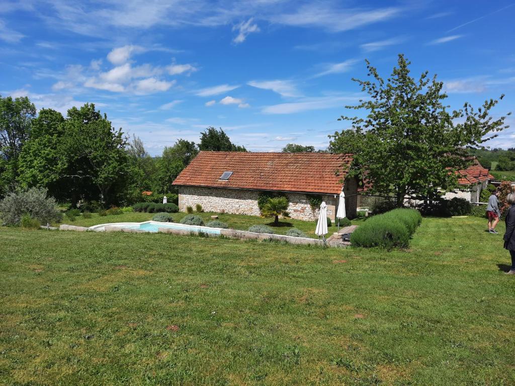 Vonkajšia záhrada v ubytovaní Gîte du Petit Olivier - 2 à 4 pers -1 chb