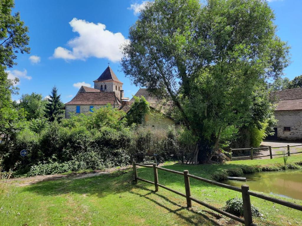 Vonkajšia záhrada v ubytovaní Gîte du Petit Olivier - 2 à 4 pers -1 chb
