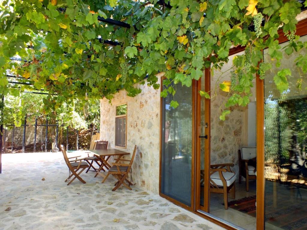 GÜLŞEN APART -Doğa Manzaralı Bahçe Katı