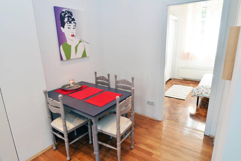 Postel nebo postele na pokoji v ubytování Charming Apartment