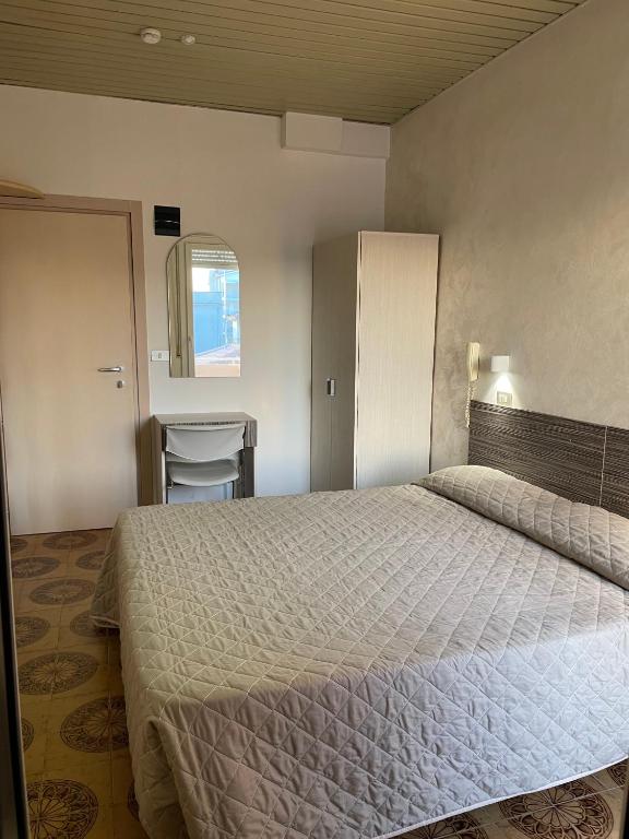 Postel nebo postele na pokoji v ubytování Hotel Adler