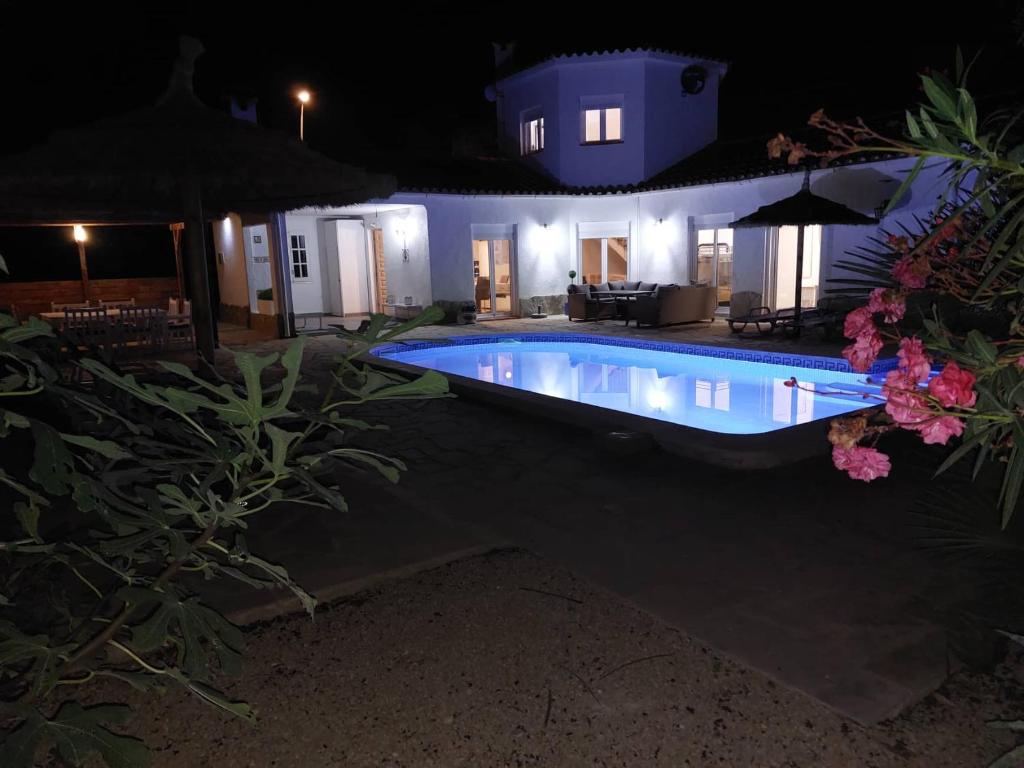 Villa voor 8 personen met zwembad, Calafat – Updated 2023 Prices