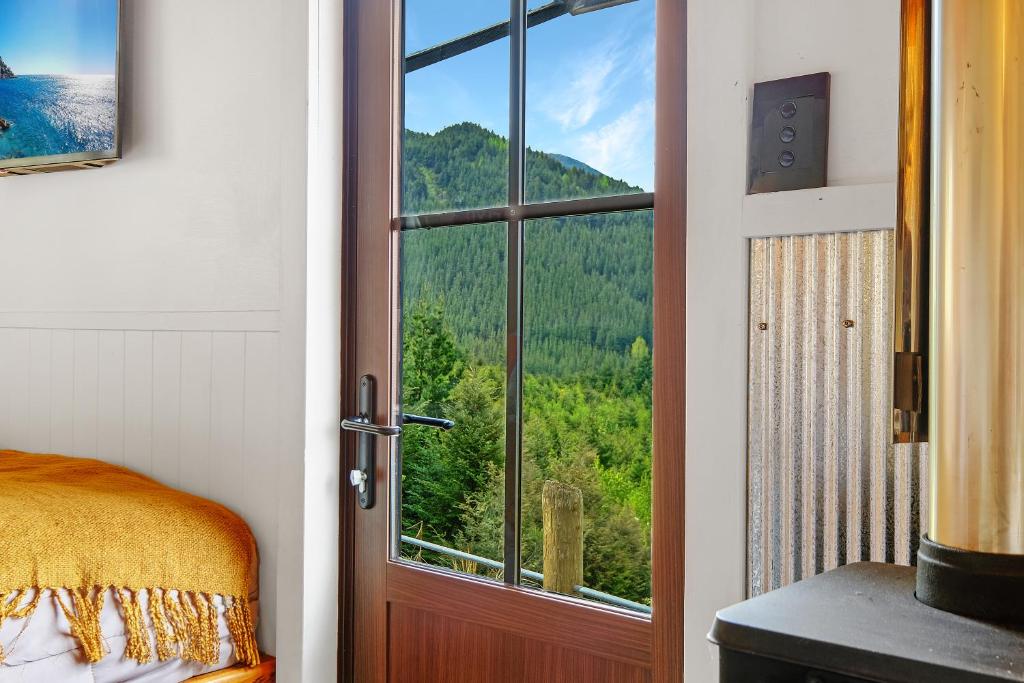 The Shepherds Hut - boutique retreat. - Resim 17