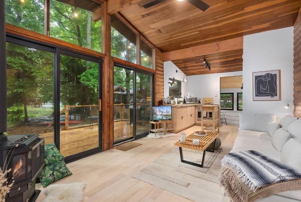 Black River Haus - Scandinavian Riverfront Cabin Muskoka - Шале с тремя спальнями