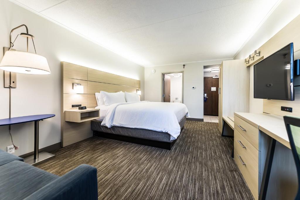 Holiday Inn Express Flint-Campus Area, an IHG Hotel - Room King Estándar Con Sofá Cama - No Fumadores