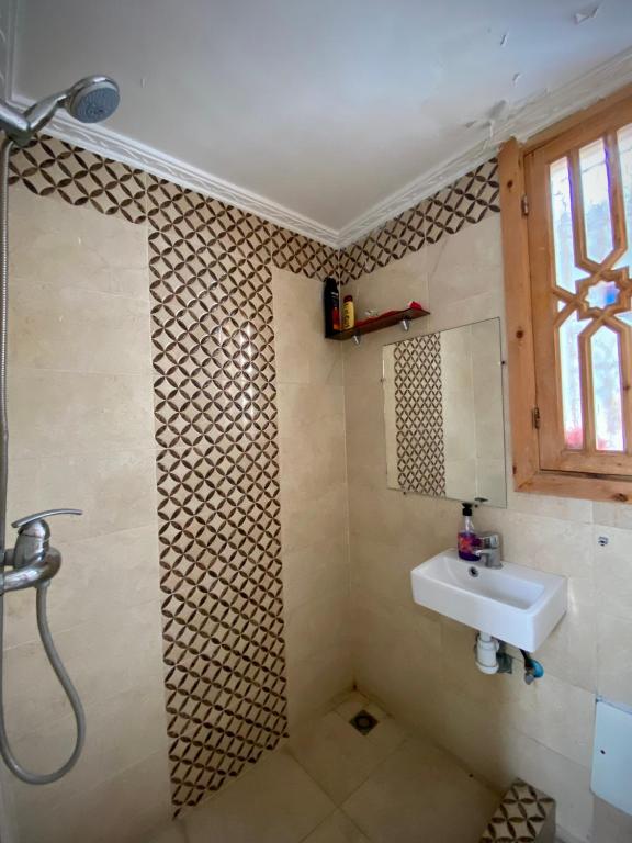 Vannituba majutusasutuses Riad Najiba