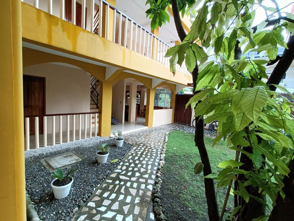 Jardí fora de Speed 8 Inn Moalboal