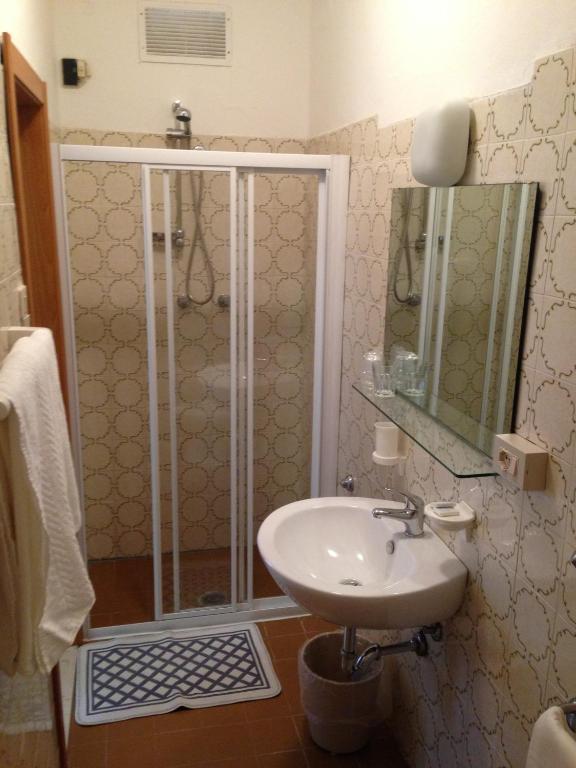 A bathroom at Hotel Silva Frontemare