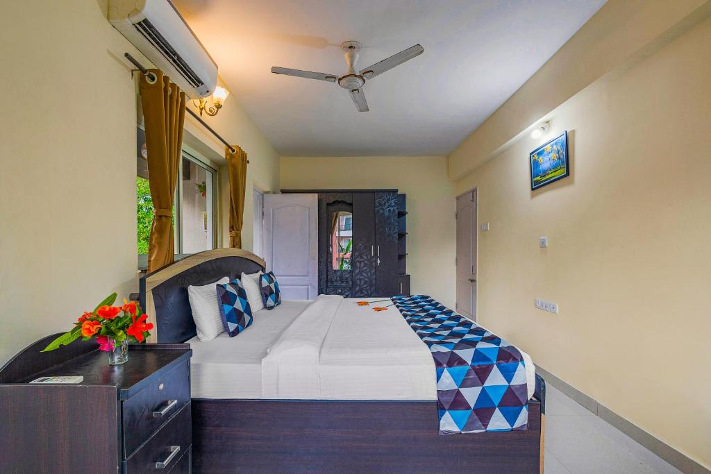 Postel nebo postele na pokoji v ubytování 4bhk Stunning Apartment with Pool 2bhkX2