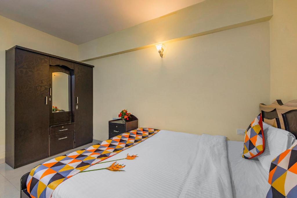 Postel nebo postele na pokoji v ubytování 4bhk Stunning Apartment with Pool 2bhkX2