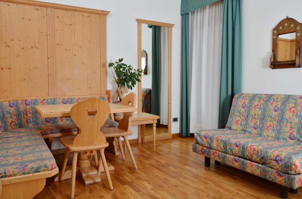 Posedenie v ubytovaní Residence Taufer