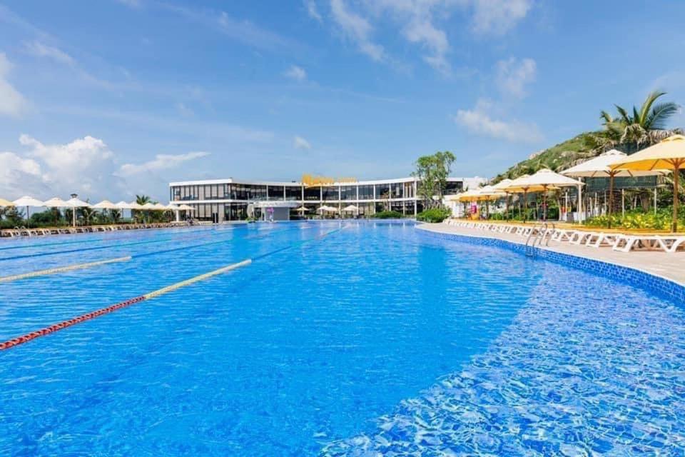 Bazén v ubytování Villa Biển - Oceanami Resort Long Hải nebo v jeho okolí