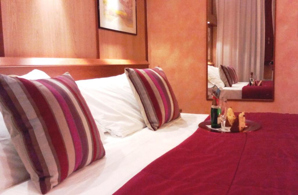 Postel nebo postele na pokoji v ubytování Hotel Motel Ovest