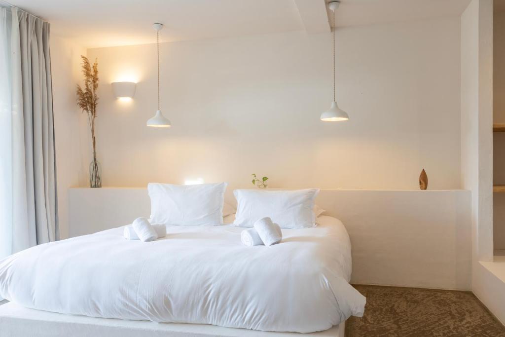 Postel nebo postele na pokoji v ubytování VILLA FLAKA Boutique Hôtel Confidentiel et Convivial