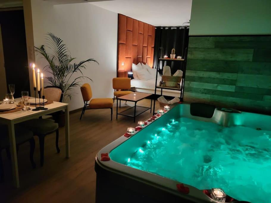 Fotografia z galérie ubytovania Cosy Corner - Appartement spa - Jacuzzi v destinácii Marsannay-la-Côte