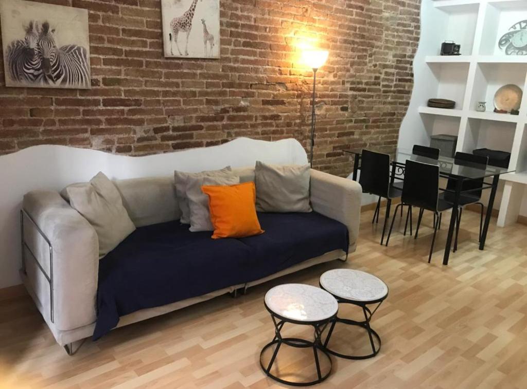 Posedenie v ubytovaní Rustic 2 bedroom apartment Poble Sec