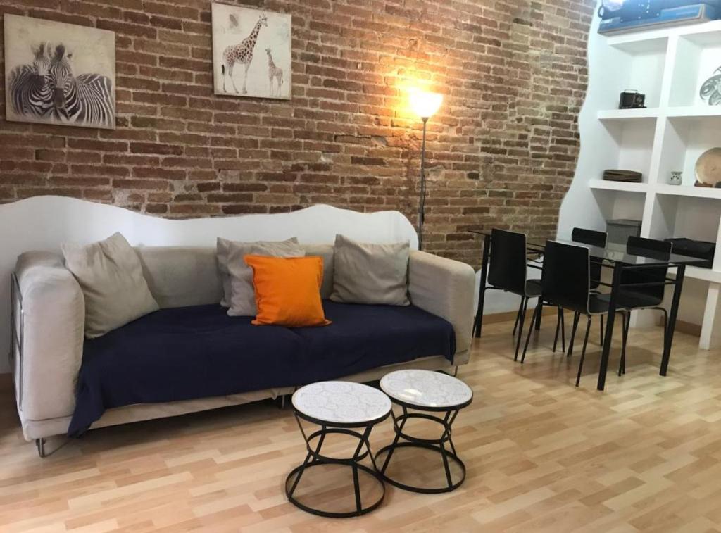 Posedenie v ubytovaní Rustic 2 bedroom apartment Poble Sec
