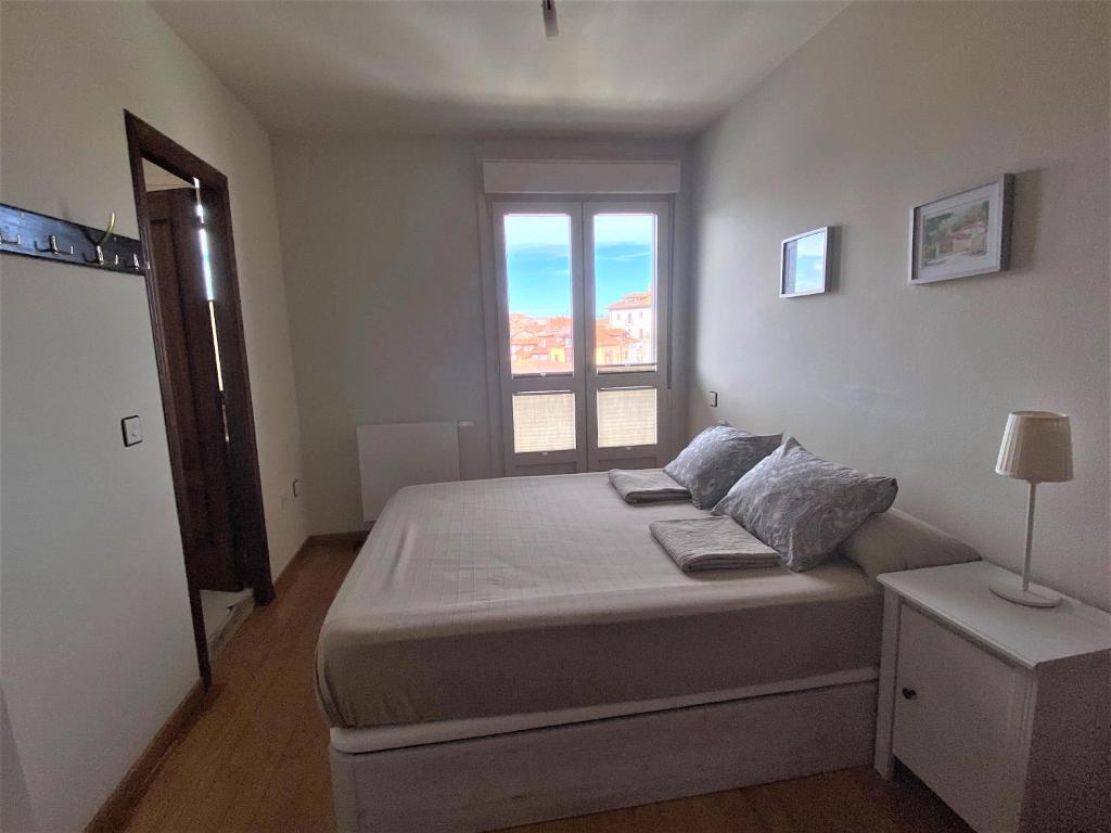 A bed or beds in a room at El Puerto