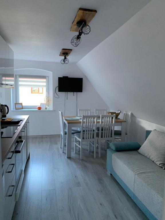 Kuchyňa alebo kuchynka v ubytovaní Apartament DWA DĘBY