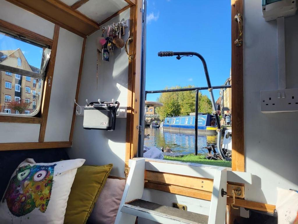 Holiday home Charming baby narrowboat Apsley Marina, Hemel Hempstead