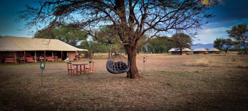 LEGENDARY SERENGETI MOBILE CAMP - Updated 2023 Campground Reviews  (Serengeti National Park, Tanzania)