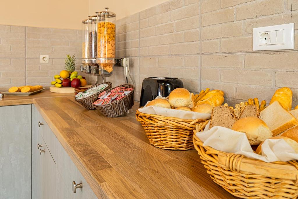 Jedlo v apartmánovom hoteli alebo blízkom okolí
