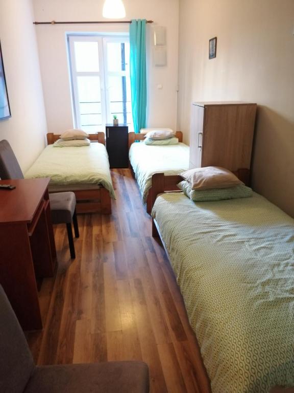 Postel nebo postele na pokoji v ubytování Hostel Gliwice Centrum PARKING