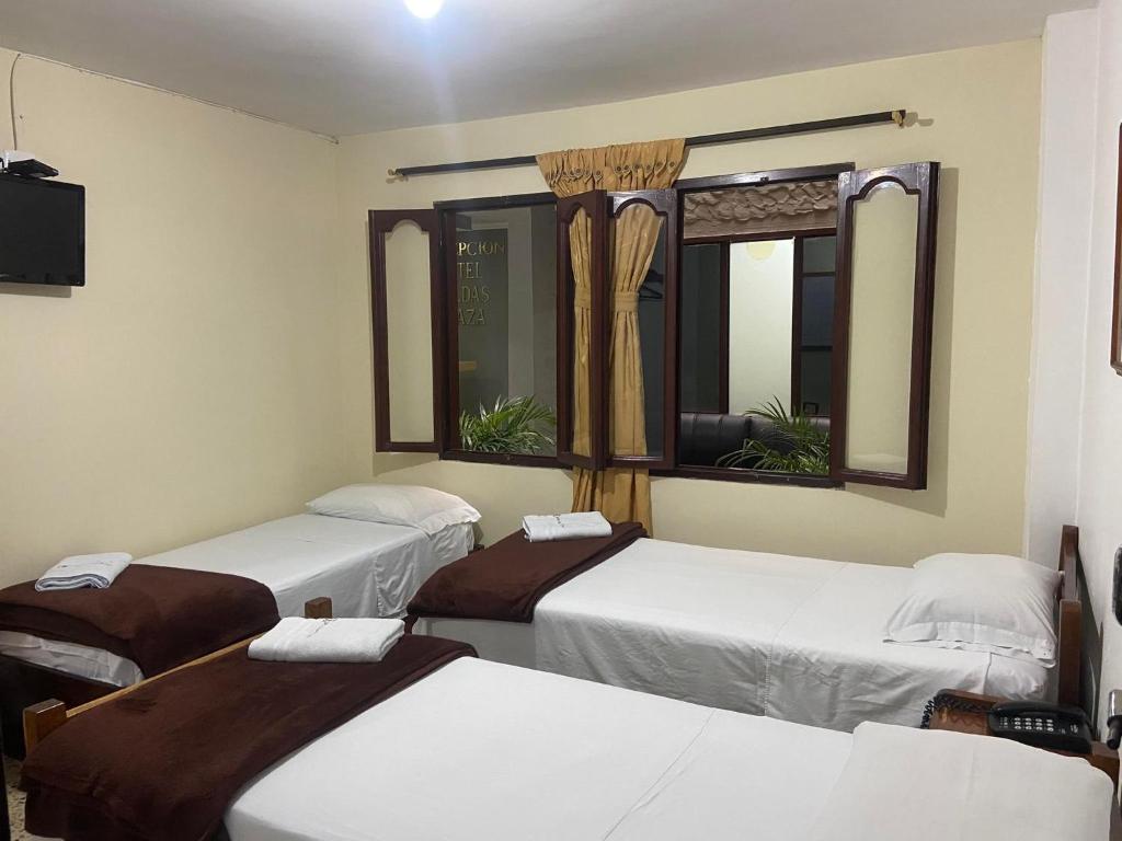 Postel nebo postele na pokoji v ubytování Hotel Caldas Plaza