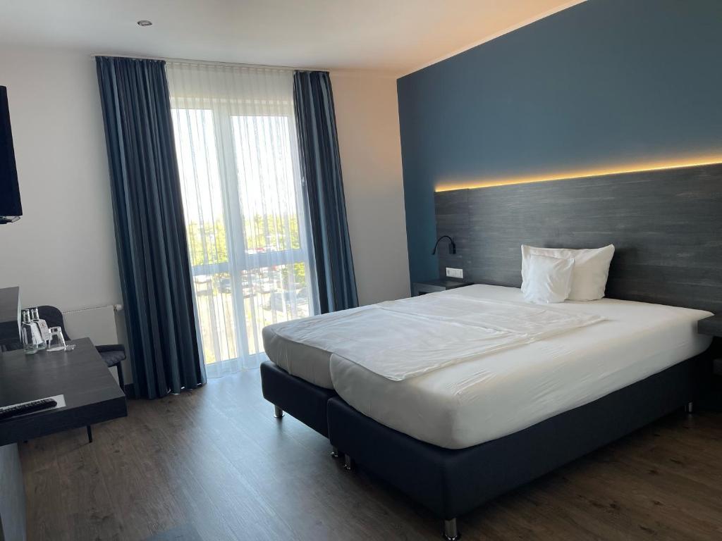 Postel nebo postele na pokoji v ubytování AiREA Hotel