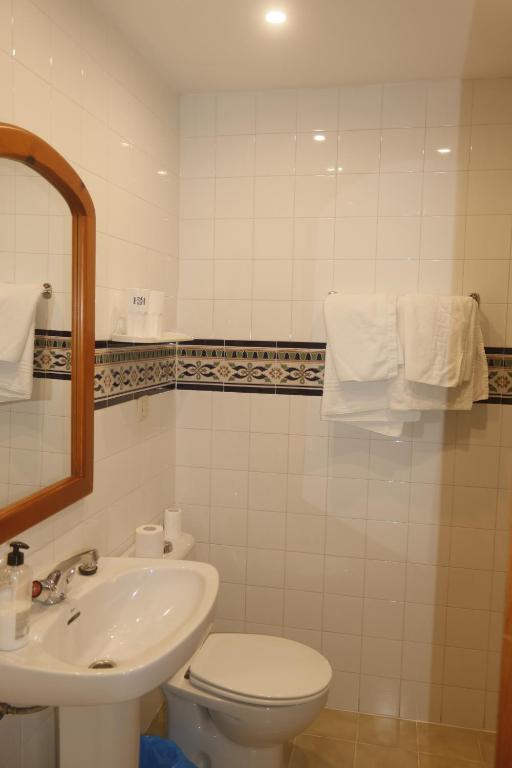 HOSTAL MONCADA - Habitación Doble Con Baño Privado
