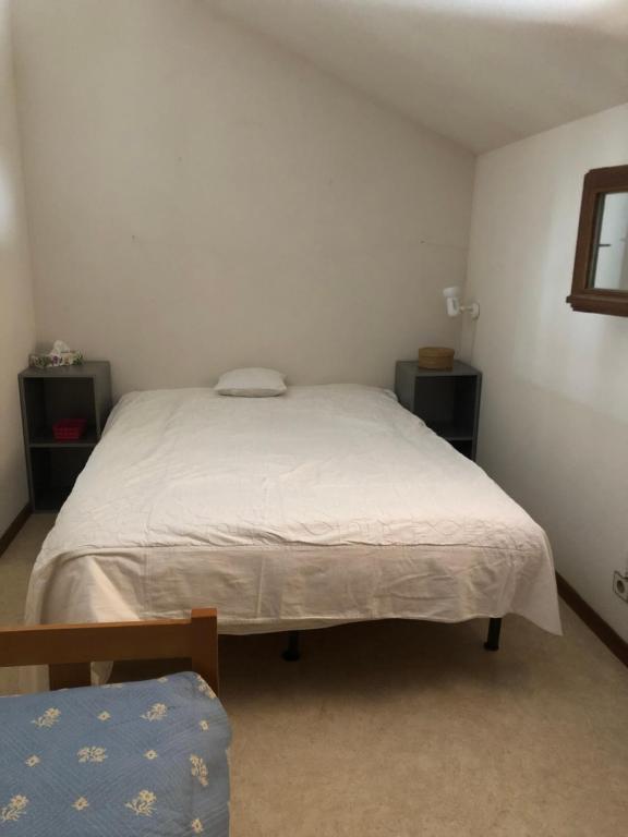 Posteľ alebo postele v izbe v ubytovaní Duplex sur le lac Les Angles 7 personnes