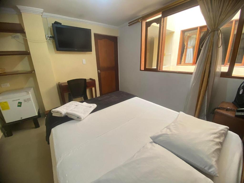 Postel nebo postele na pokoji v ubytování Hotel Caldas Plaza