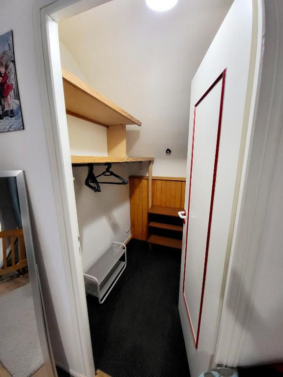 Palanda nebo palandy na pokoji v ubytování TI CAZ PYRENEES (Chambre d'Hôtes)