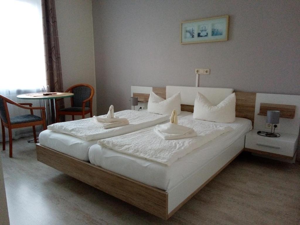 Postel nebo postele na pokoji v ubytování Hotel Ratscafe Ückeritz