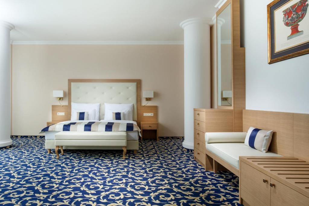 Postel nebo postele na pokoji v ubytování Grandhotel Nabokov