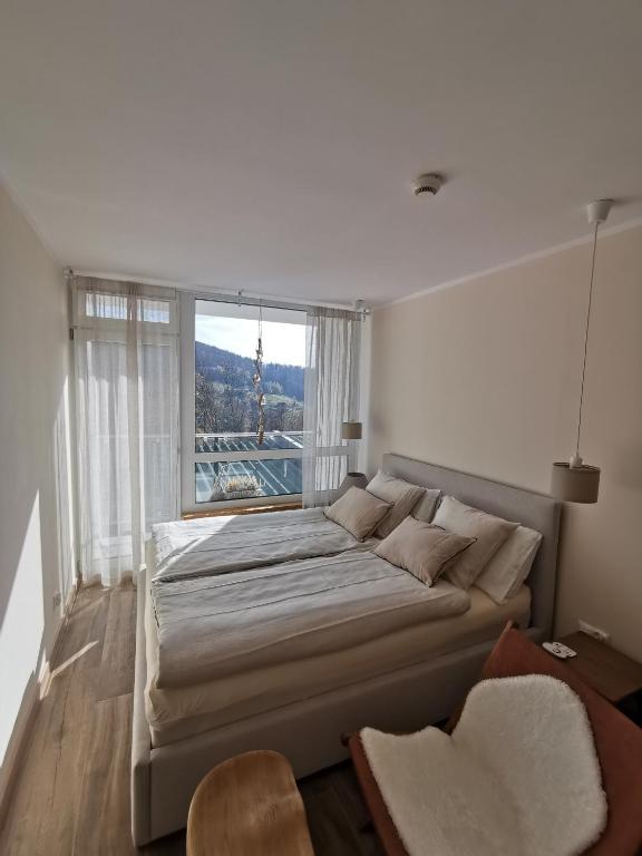 Posteľ alebo postele v izbe v ubytovaní HEARTH HILL VIEW APARTMENT