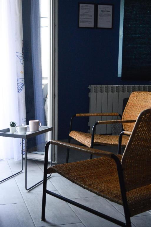 Prostor za sedenje u objektu Apartmani Tika