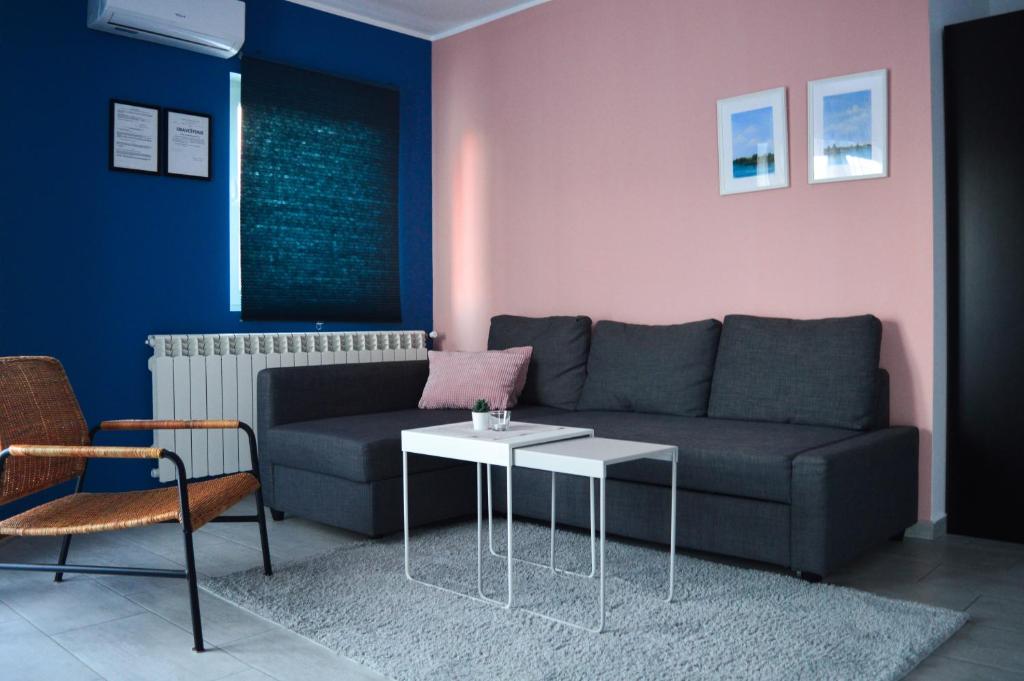 Prostor za sedenje u objektu Apartmani Tika