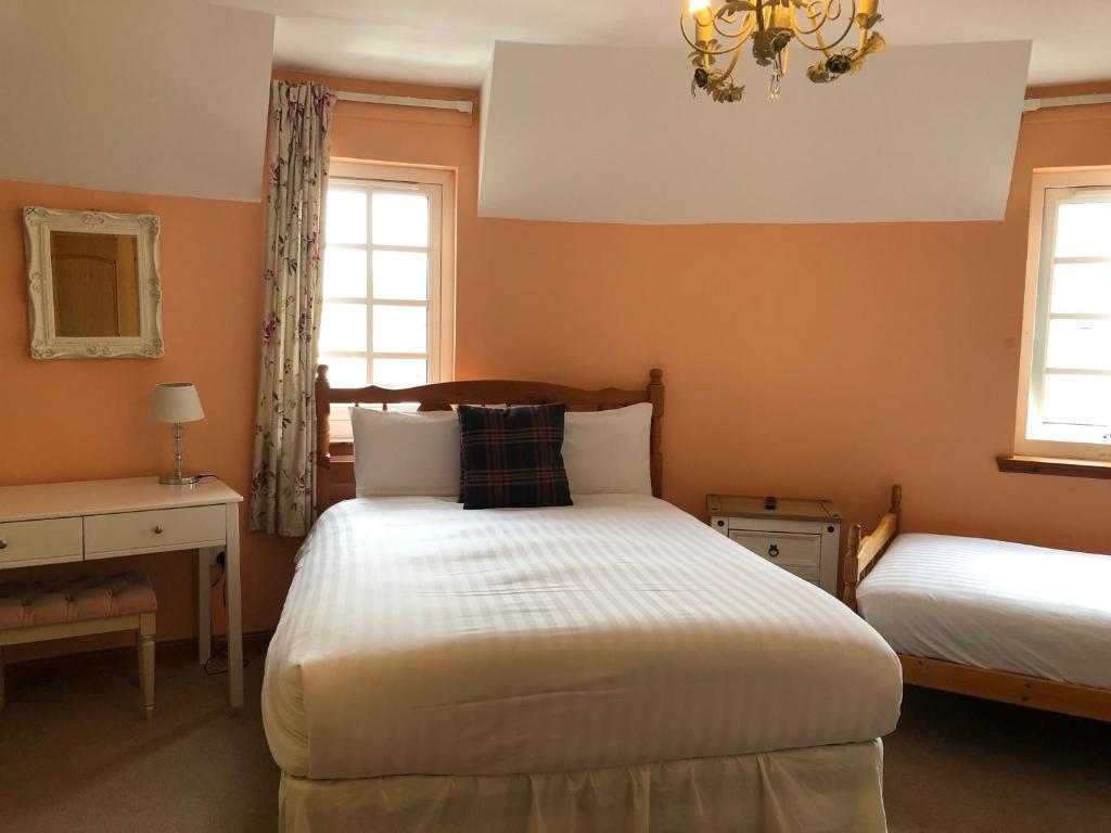 Distillery Guest House - Family Room
