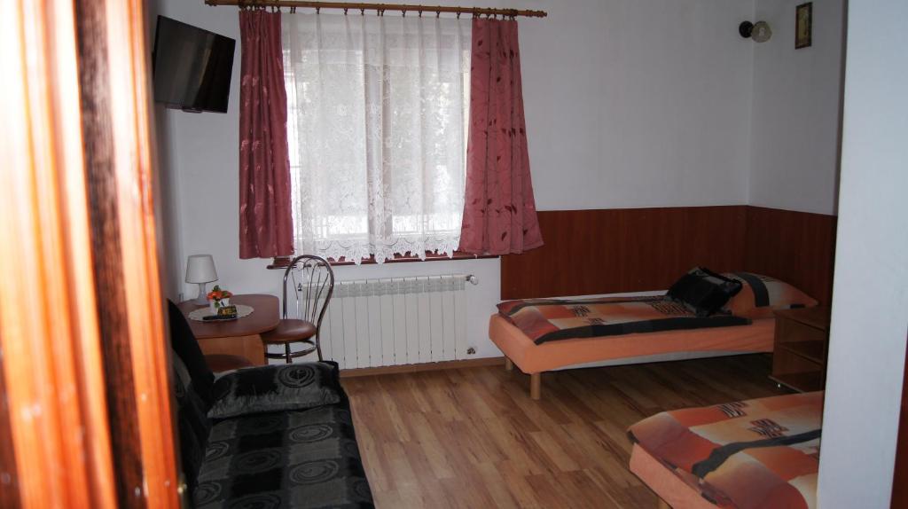 Willa Pod Dębami - SALA ZABAW - Małpi Gaj - blisko centrum - Quadruple Room